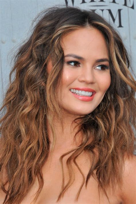 Beachy Waves Look Hot Looks for Ultimate Honey Brown Hair Inspiration