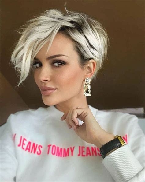 Chic Asymmetrical Bob hair