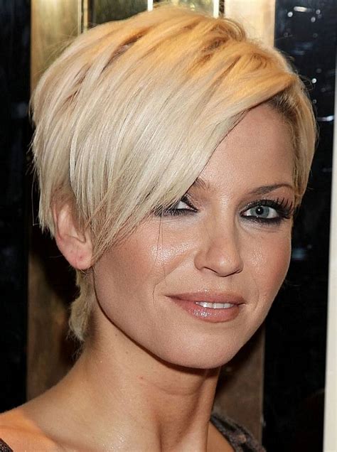 Chic Asymmetrical Bob hair