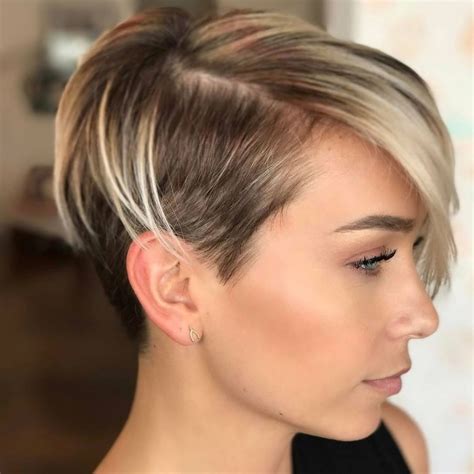 Chic Asymmetrical Bob hair