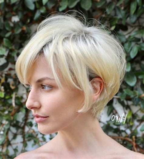 Chic Blonde Bob hair