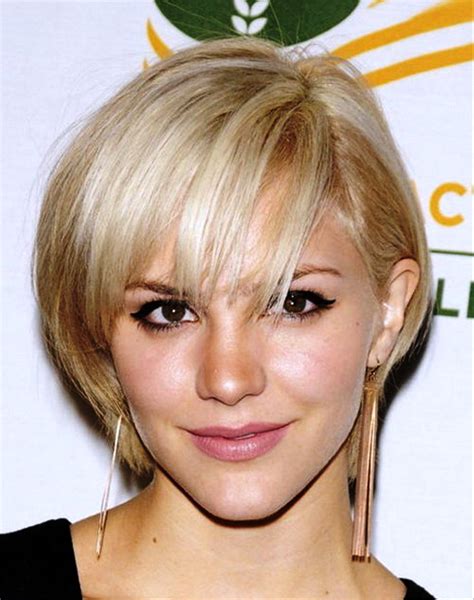 Chic Bob Cut Cool Haircuts with Different Shades of Blonde for Older Women