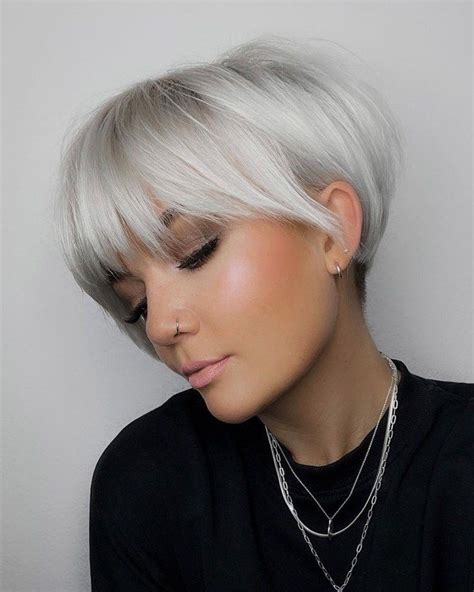 Chic Silver Bob hair