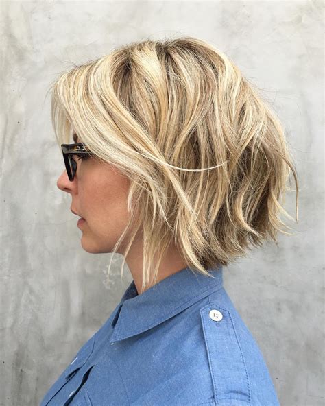 Chic Wavy Bob hair