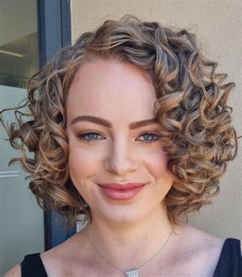 Curly Bob hair