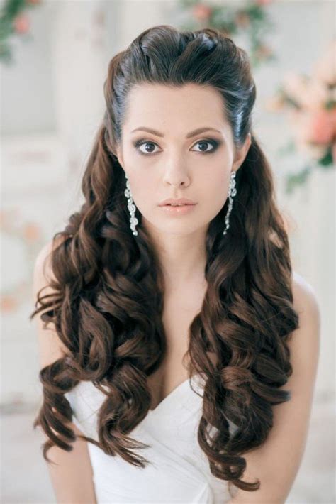 Elegant Curls Hairstyles with Timeless Appeal to Wear in 2024