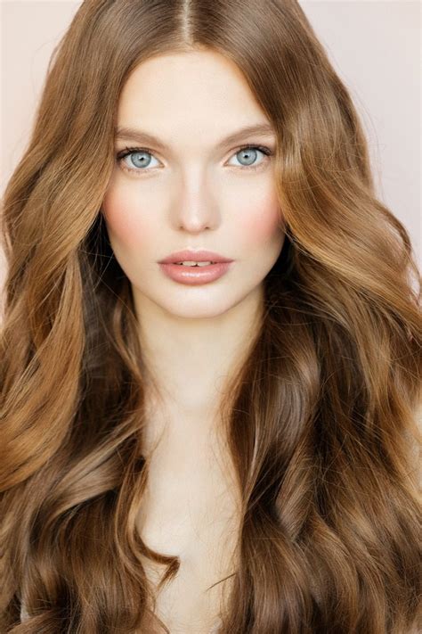 Elegant Soft Waves Hot Looks for Ultimate Honey Brown Hair Inspiration