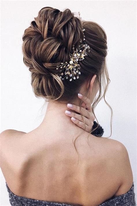 Elegant Updo Hairstyles with Timeless Appeal to Wear in 2024