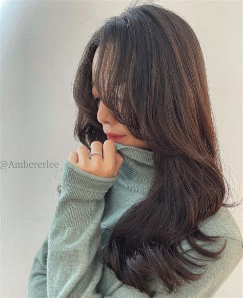 Elegant Wavy Layers hair