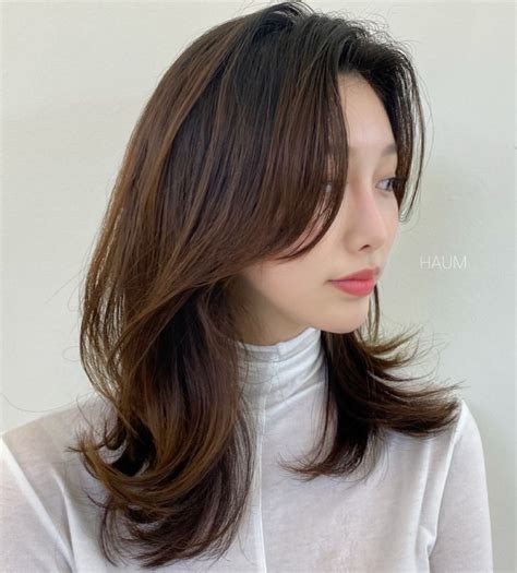 Layered Mid-Length Elegance hair