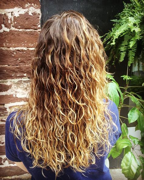 Natural Wavy Curls Hairstyles