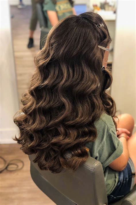 Romantic Waves Hairstyles with Timeless Appeal to Wear in 2024