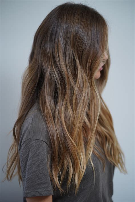 Soft Beach Waves Hot Looks for Ultimate Honey Brown Hair Inspiration