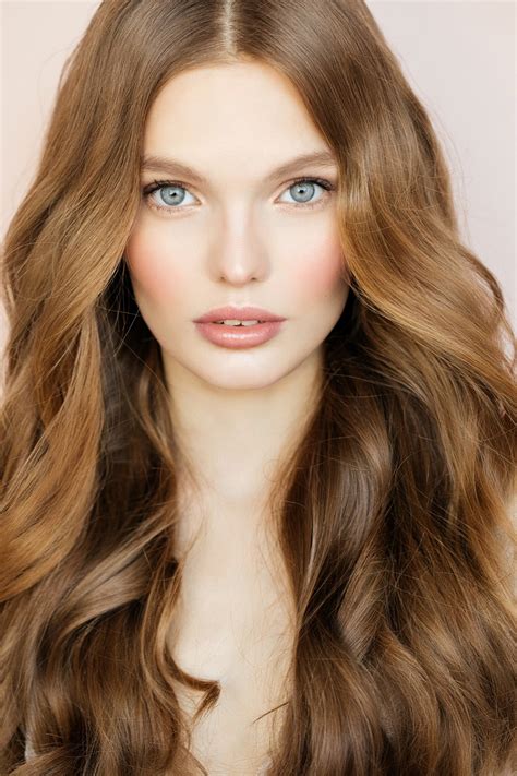 Soft Waves Elegance Hot Looks for Ultimate Honey Brown Hair Inspiration