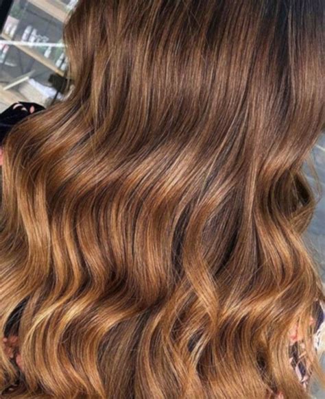 Sun-Kissed Waves Hot Looks for Ultimate Honey Brown Hair Inspiration