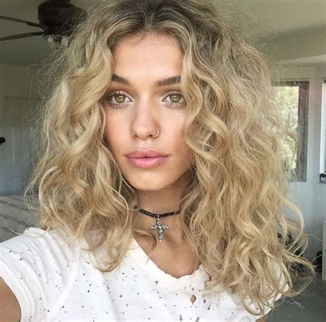 Textured Beach Waves Hairstyles