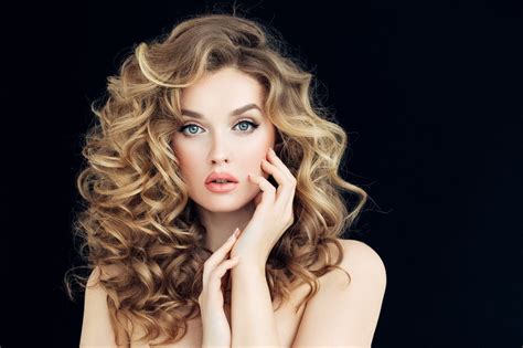 Voluminous Curls Hairstyles