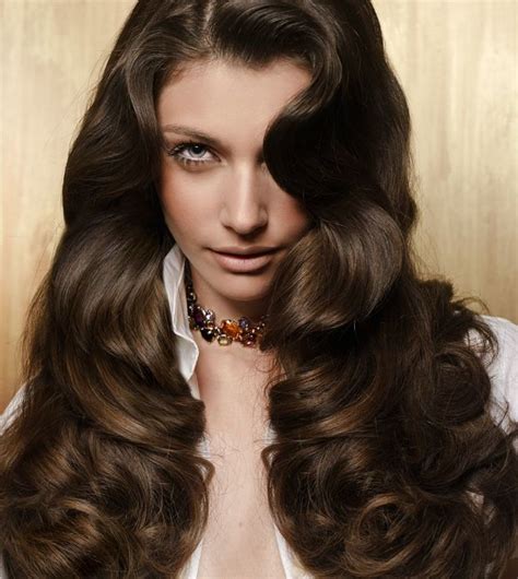 Voluminous Glam Waves hair