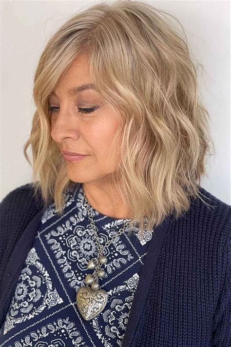 Wavy Bob Style Cool Haircuts with Different Shades of Blonde for Older Women